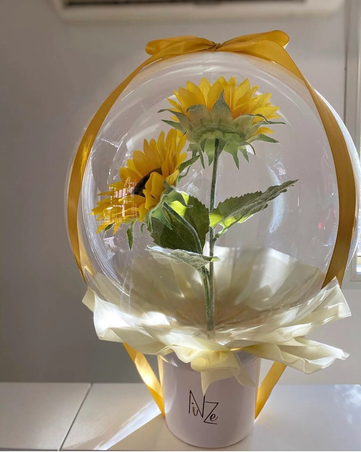 Flowers bouquets in a Balloon